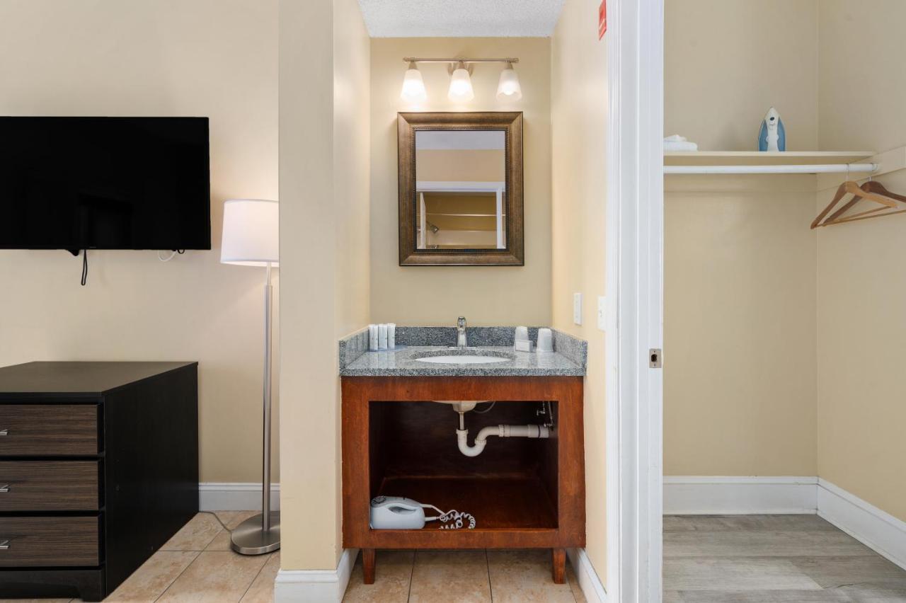 Motel Coastal Palms And